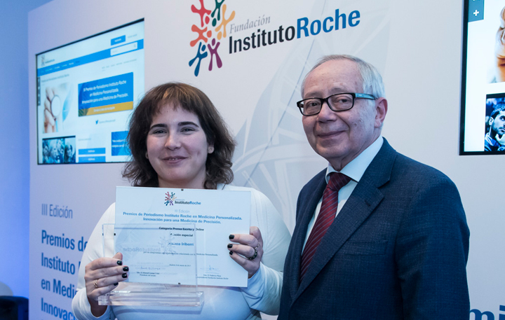 Ainhoa Iriberri, Mención Especial Prensa escrita y online y Julio Sánchez Fierro (Patrono Fundación Instituto Roche)
